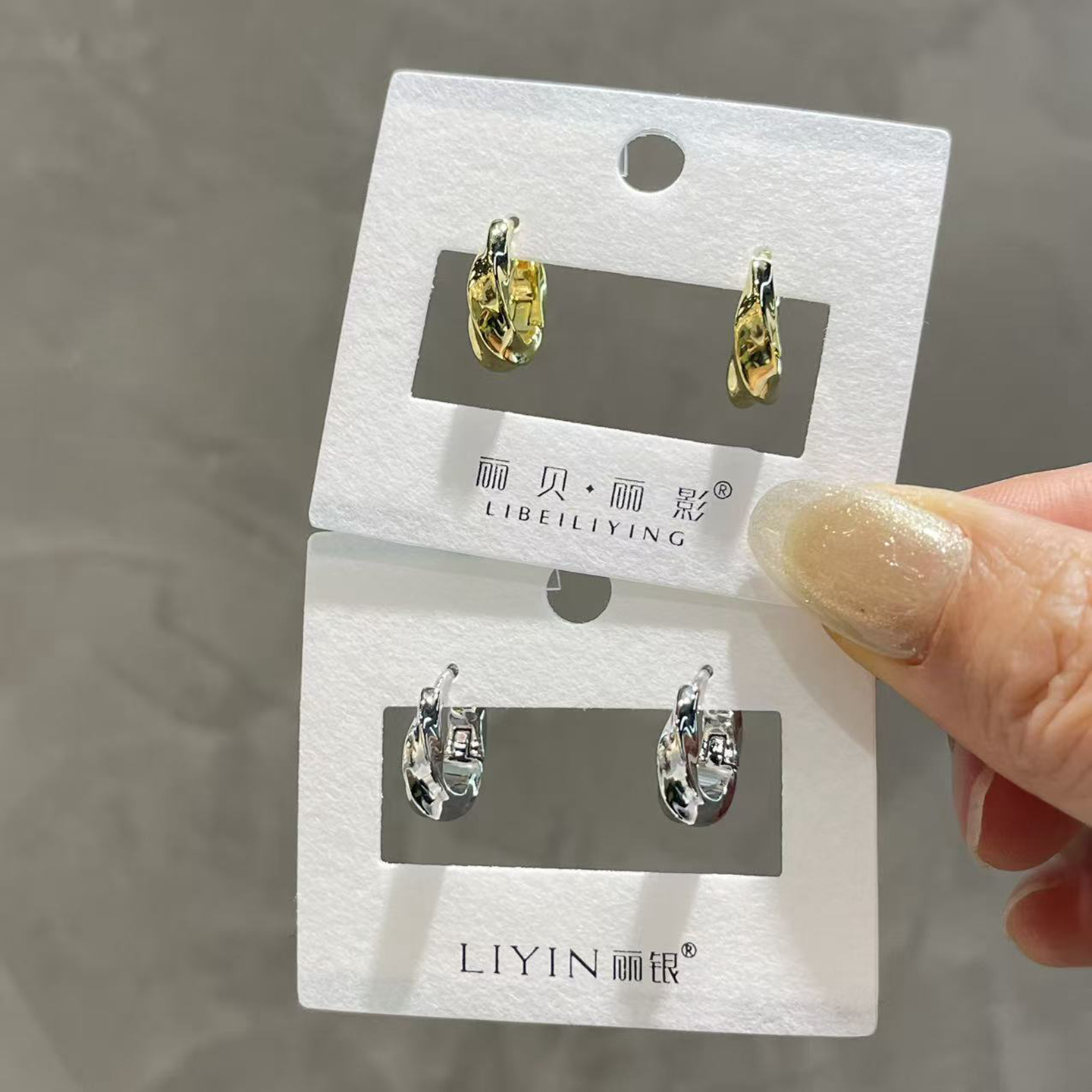 铜合金耳饰 丽银法式扭纹麻花通勤高级感金属小耳扣非银针