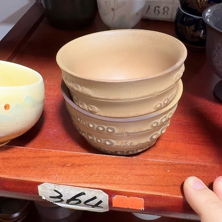 主人杯一个，瓷。。品茗