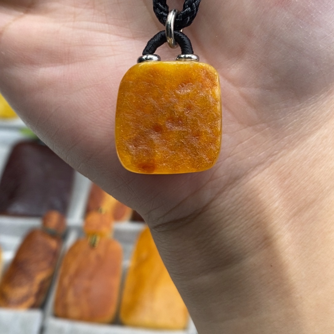 琥珀吊坠(赠链)未镶嵌