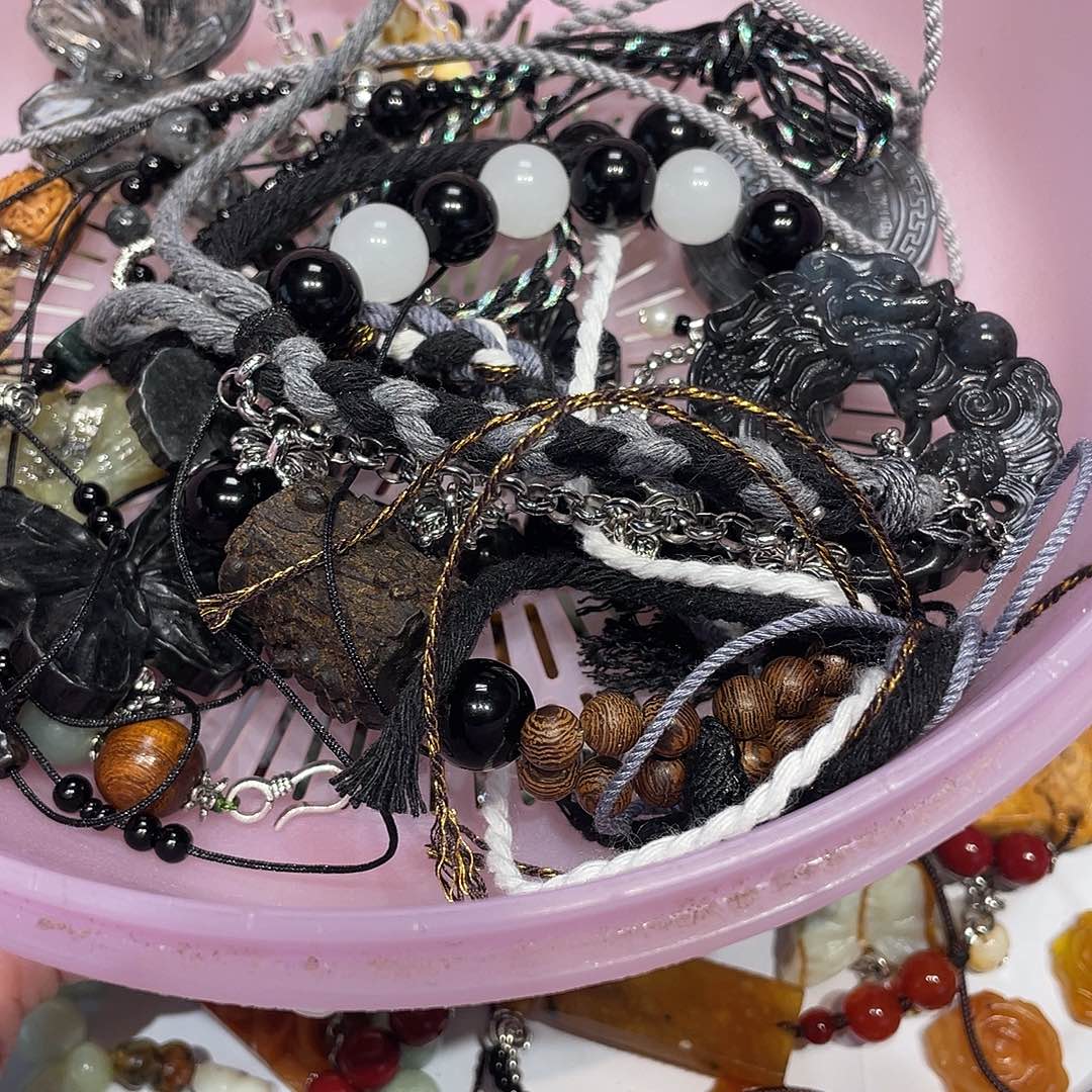 蕊***.蛇纹石玉合金颈饰