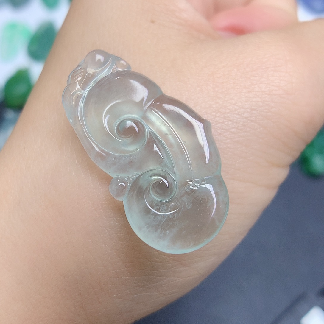 翡翠颈饰未镶嵌如意