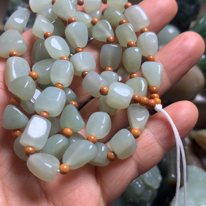 张***了和田玉未镶嵌颈饰