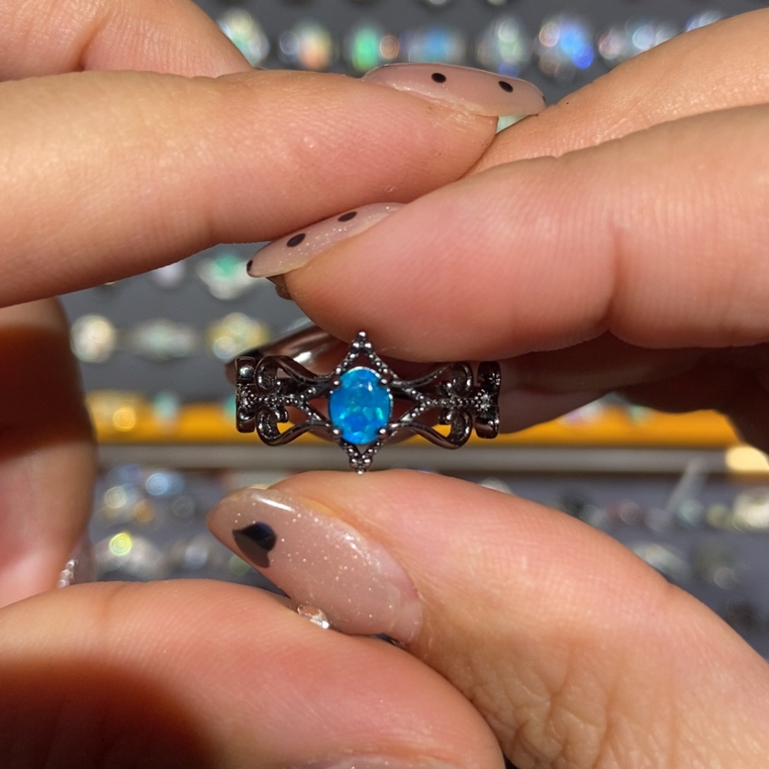 欧泊未镶嵌欧泊戒指