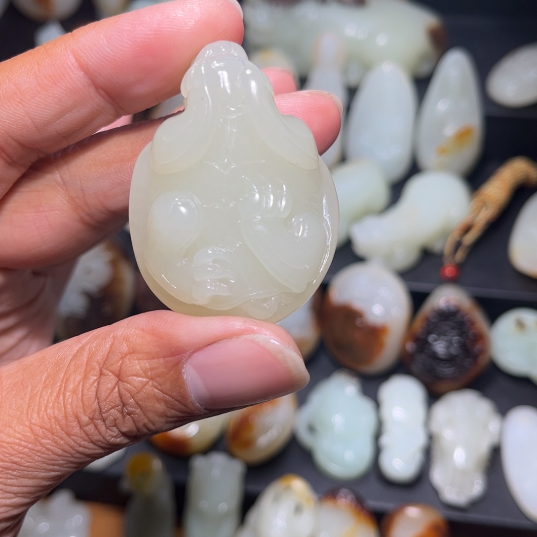 紫***贤和田玉未镶嵌颈饰