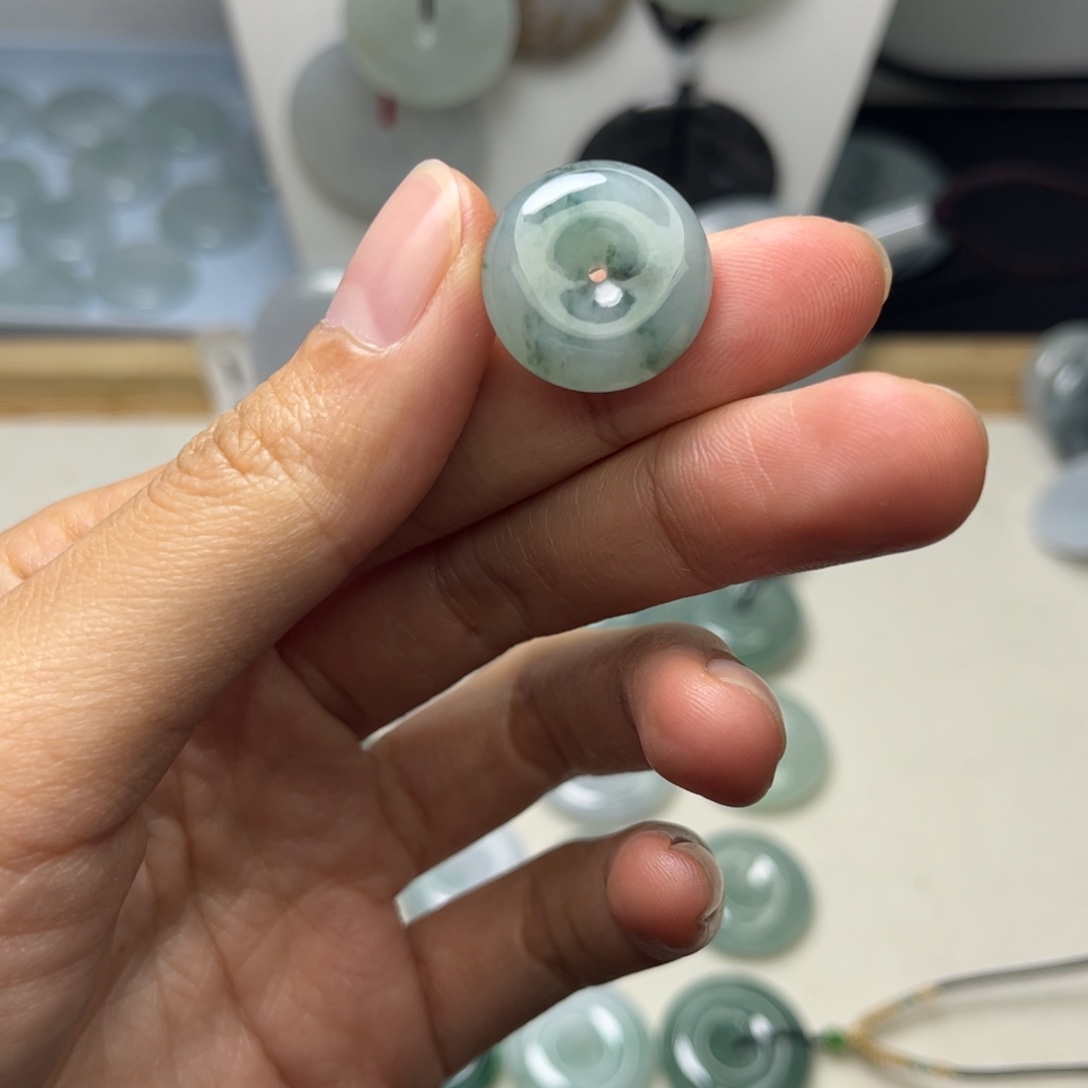 翡翠未镶嵌颈饰天然翡翠Ａ货