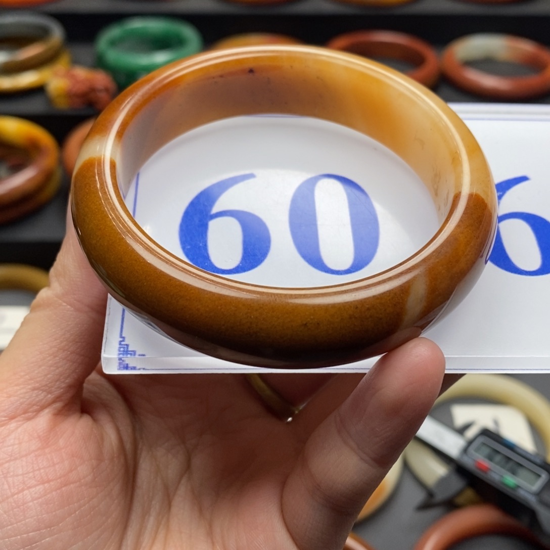 石英质玉（黄龙玉）手镯未镶嵌