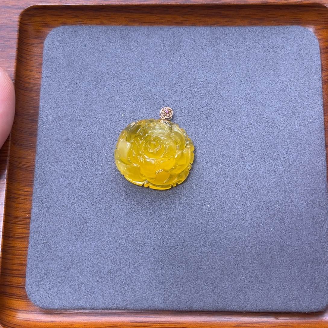 琥珀颈饰18K金镶嵌蜜蜡牡丹花