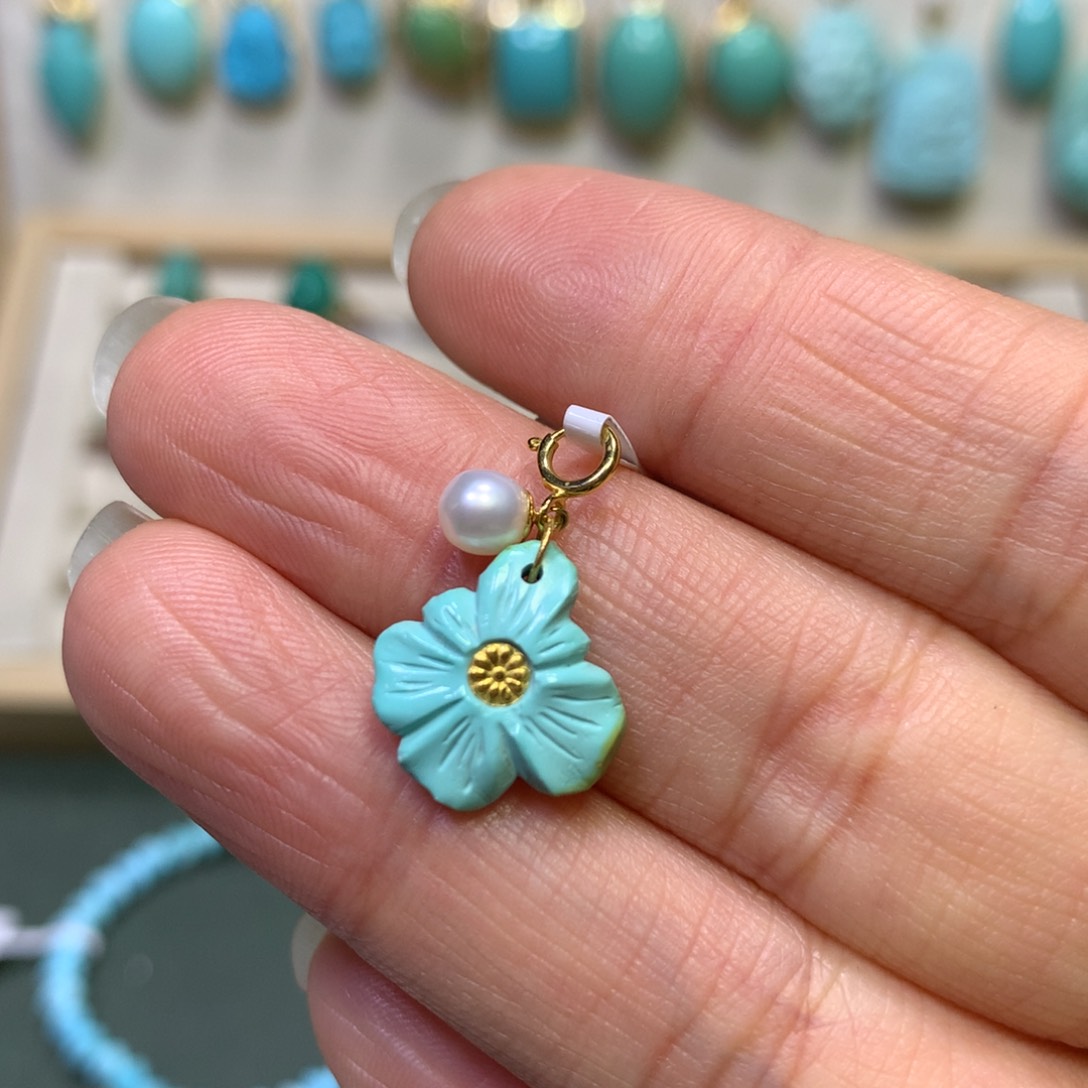 绿松石挂件18K金镶嵌