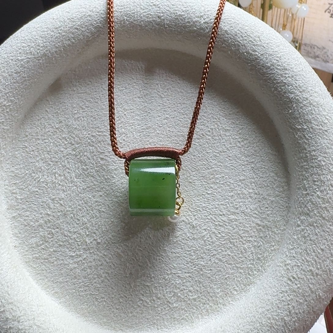 ****o和田玉未镶嵌颈饰碧玉路路通