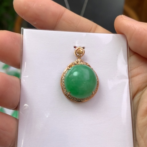 翡翠18K金镶嵌颈饰翡翠首饰