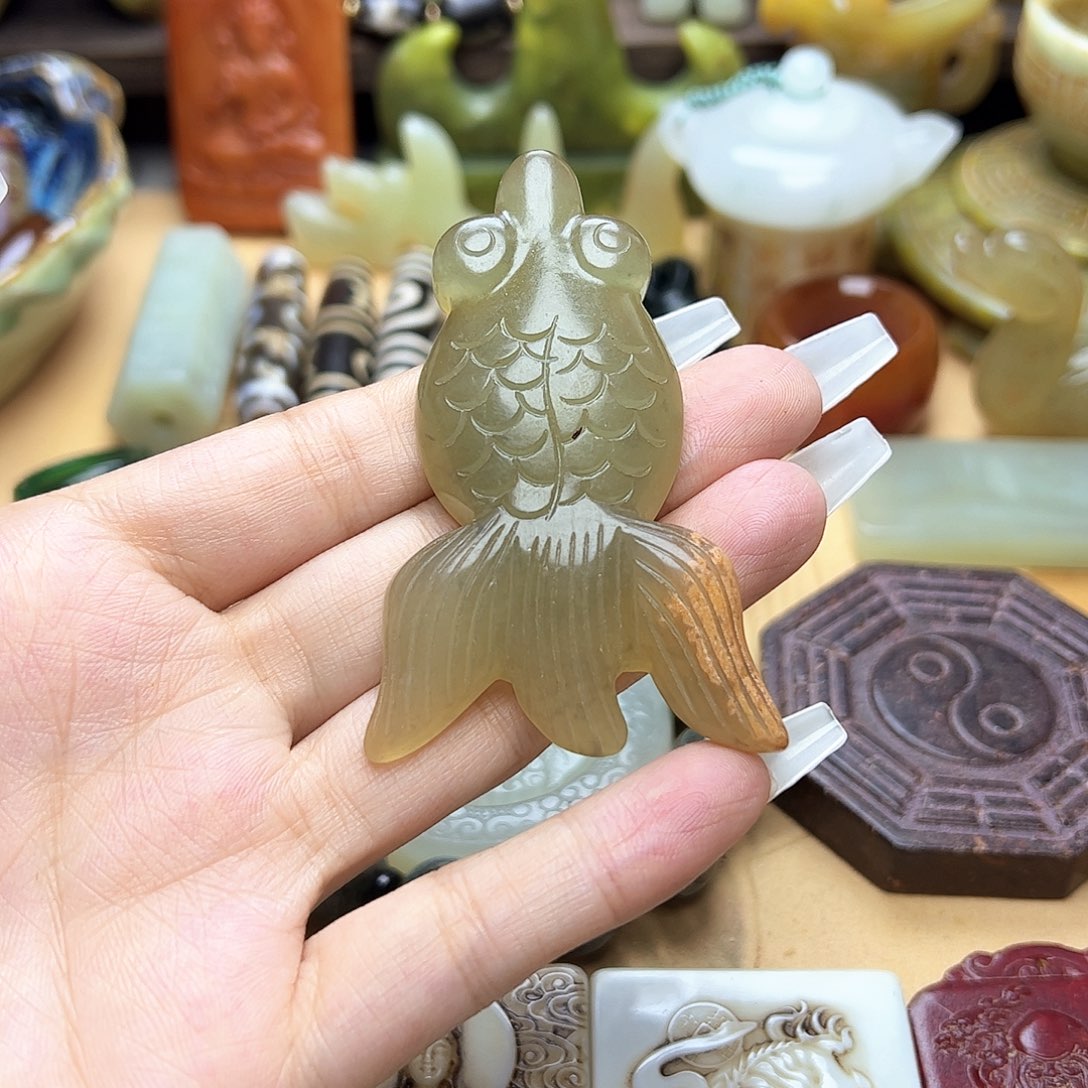 蛇纹石玉未镶嵌颈饰
