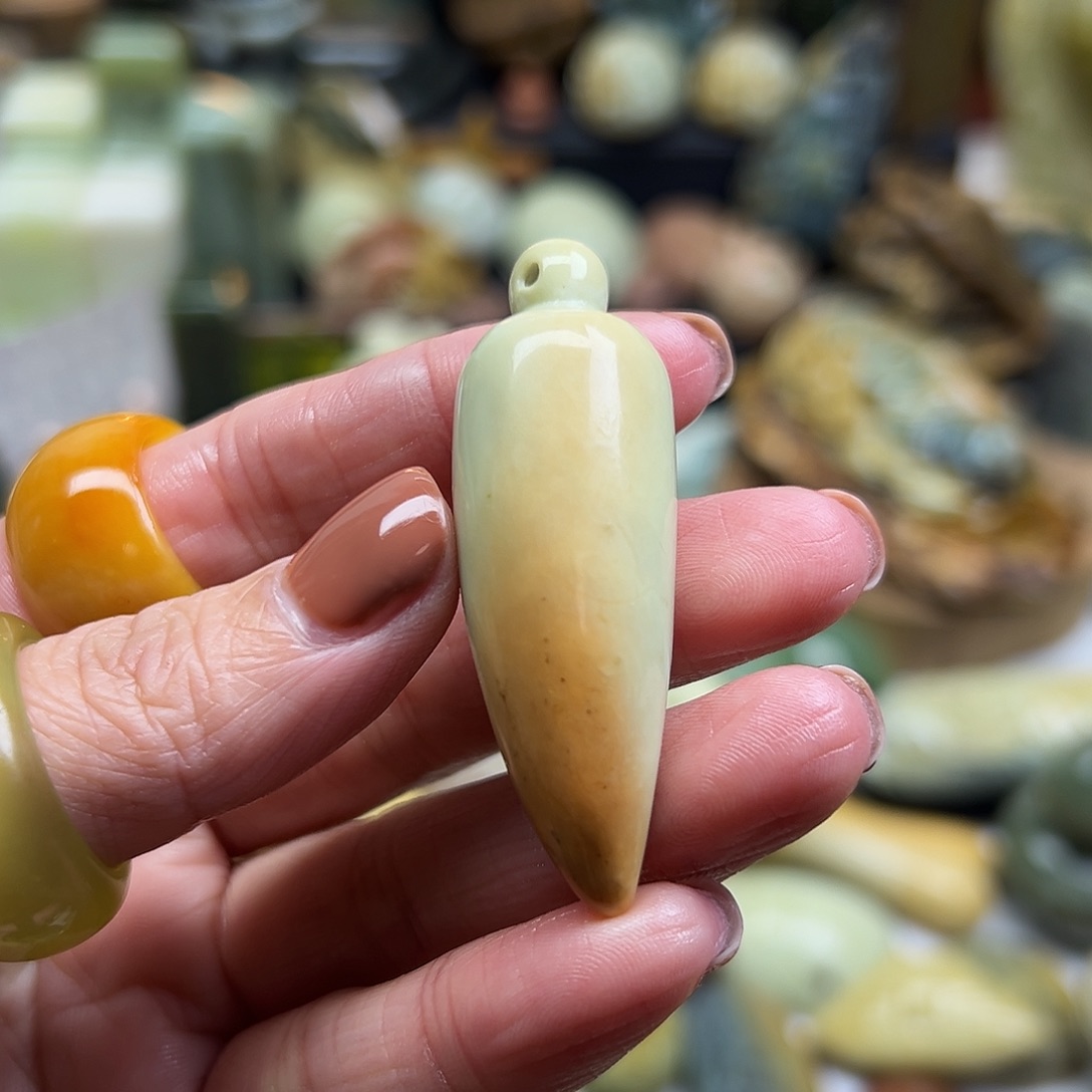 岫玉未镶嵌颈饰辽阳红俏色辣椒