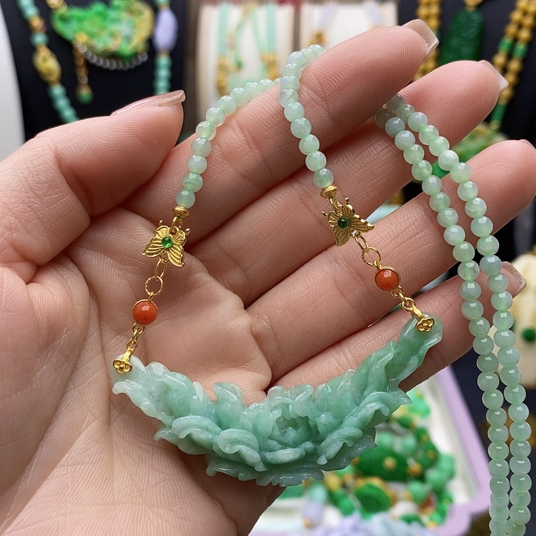 翡翠颈饰未镶嵌天然