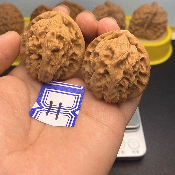 捏***莫文玩核桃吊坠39白狮子