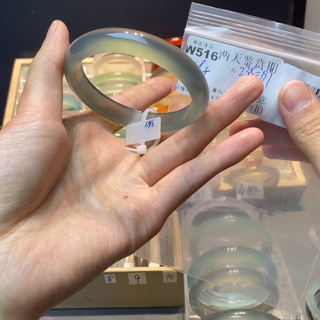 阿***.玛瑙/玉髓未镶嵌手镯