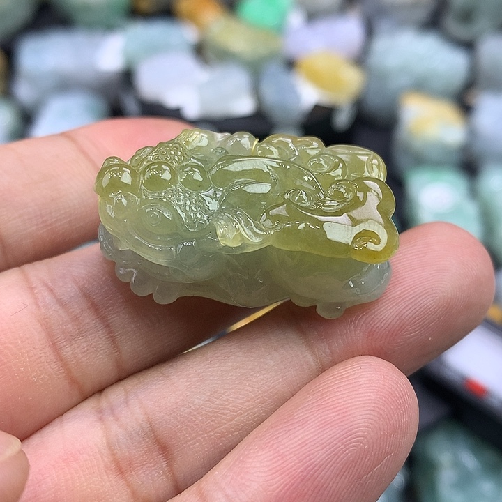 翡翠未镶嵌颈饰天然缅甸翡翠貔貅吊坠