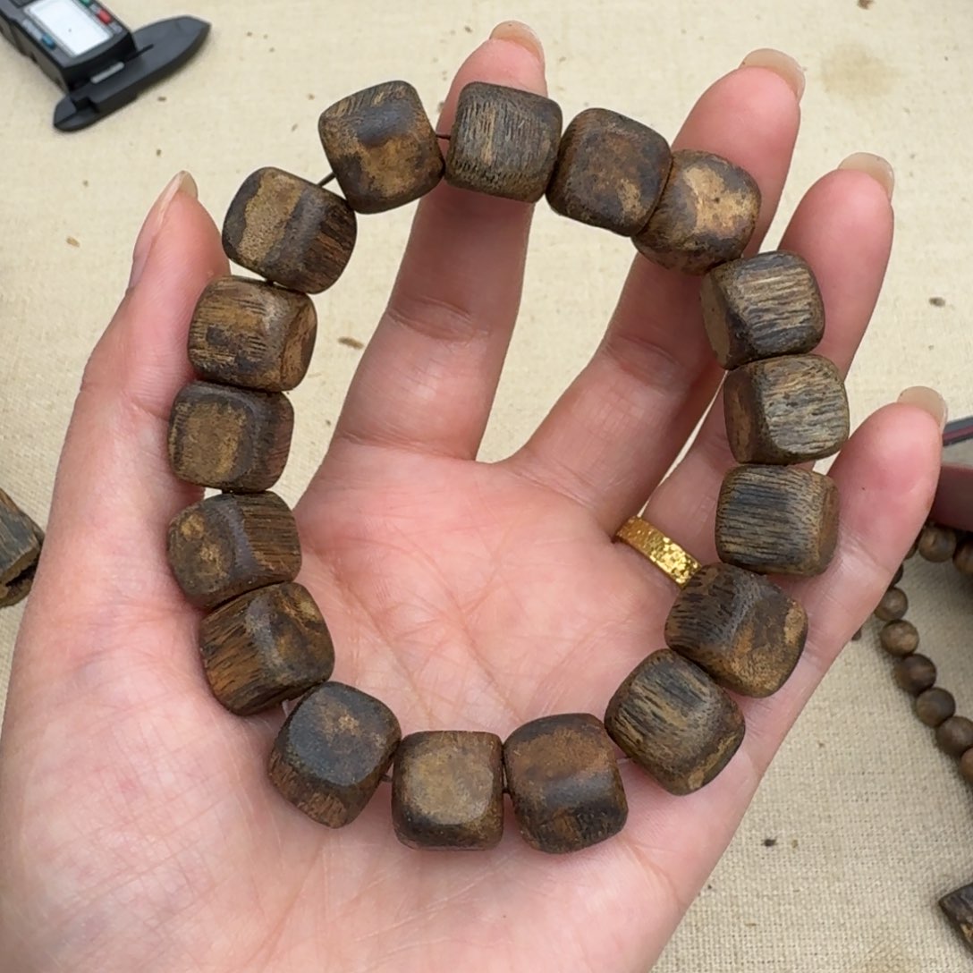 沉香手串绿奇楠1.2+19单圈多样性发一个