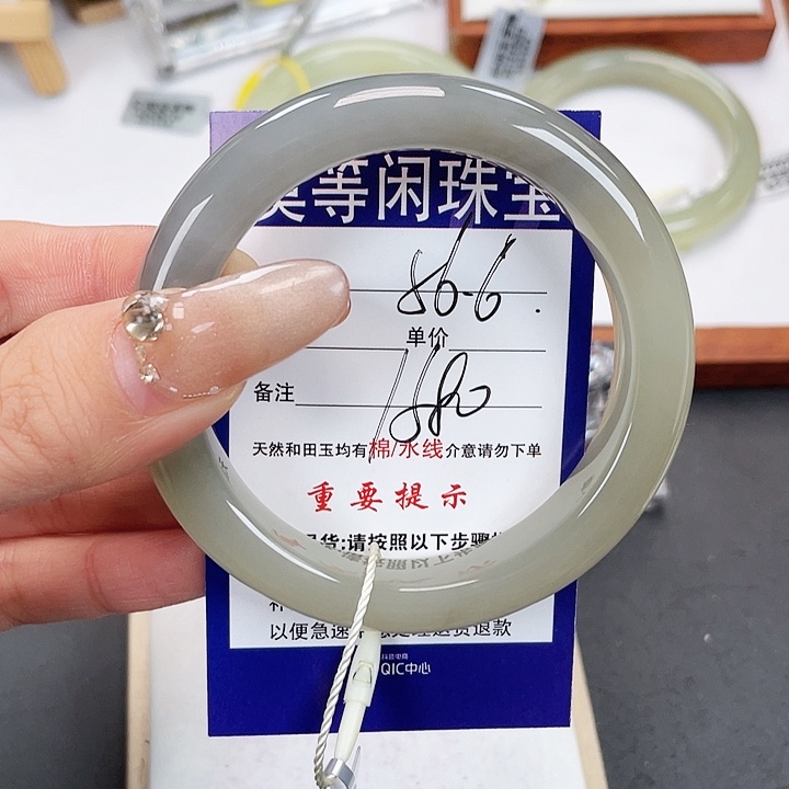 和田玉手镯未镶嵌呱****子