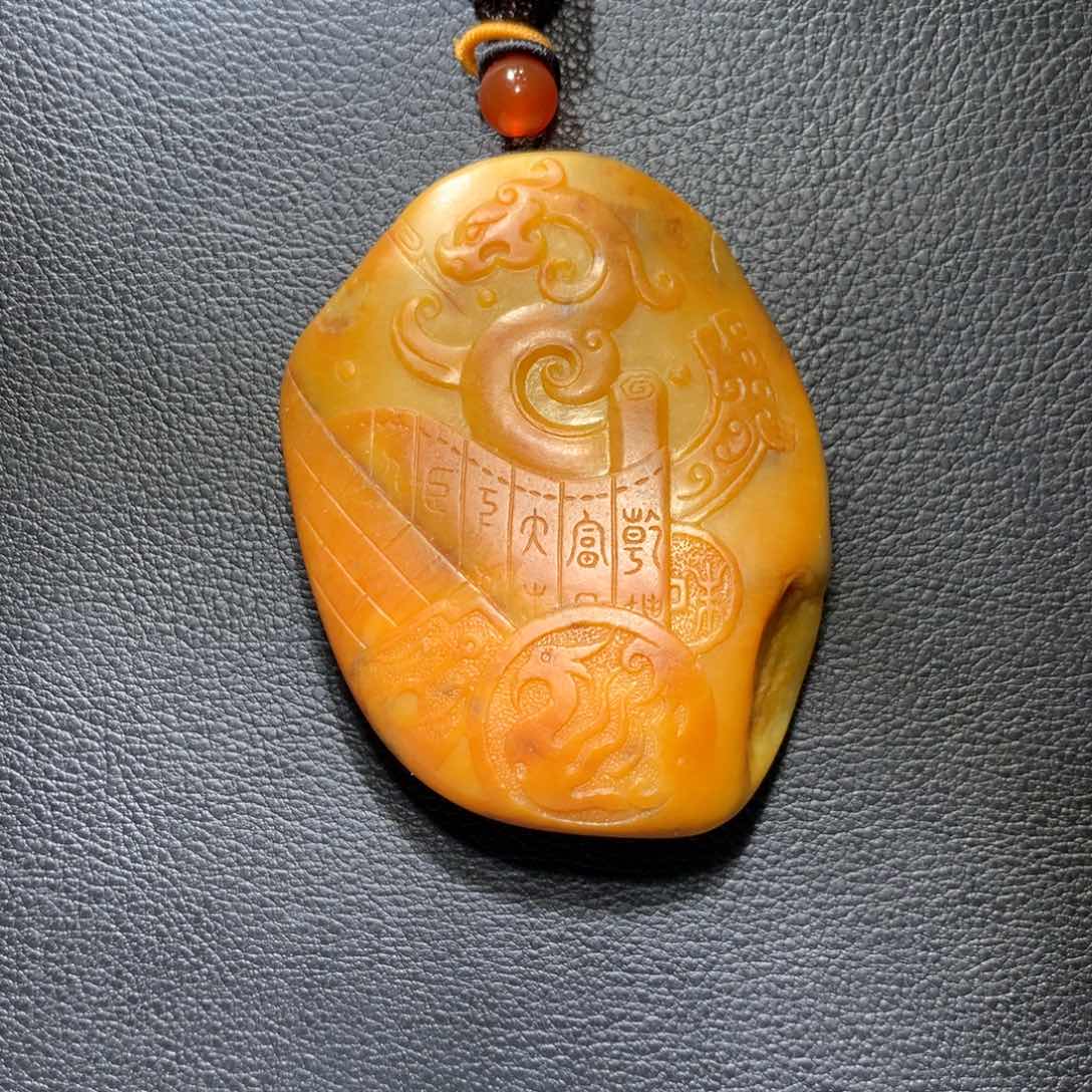 和田玉颈饰未镶嵌沟*