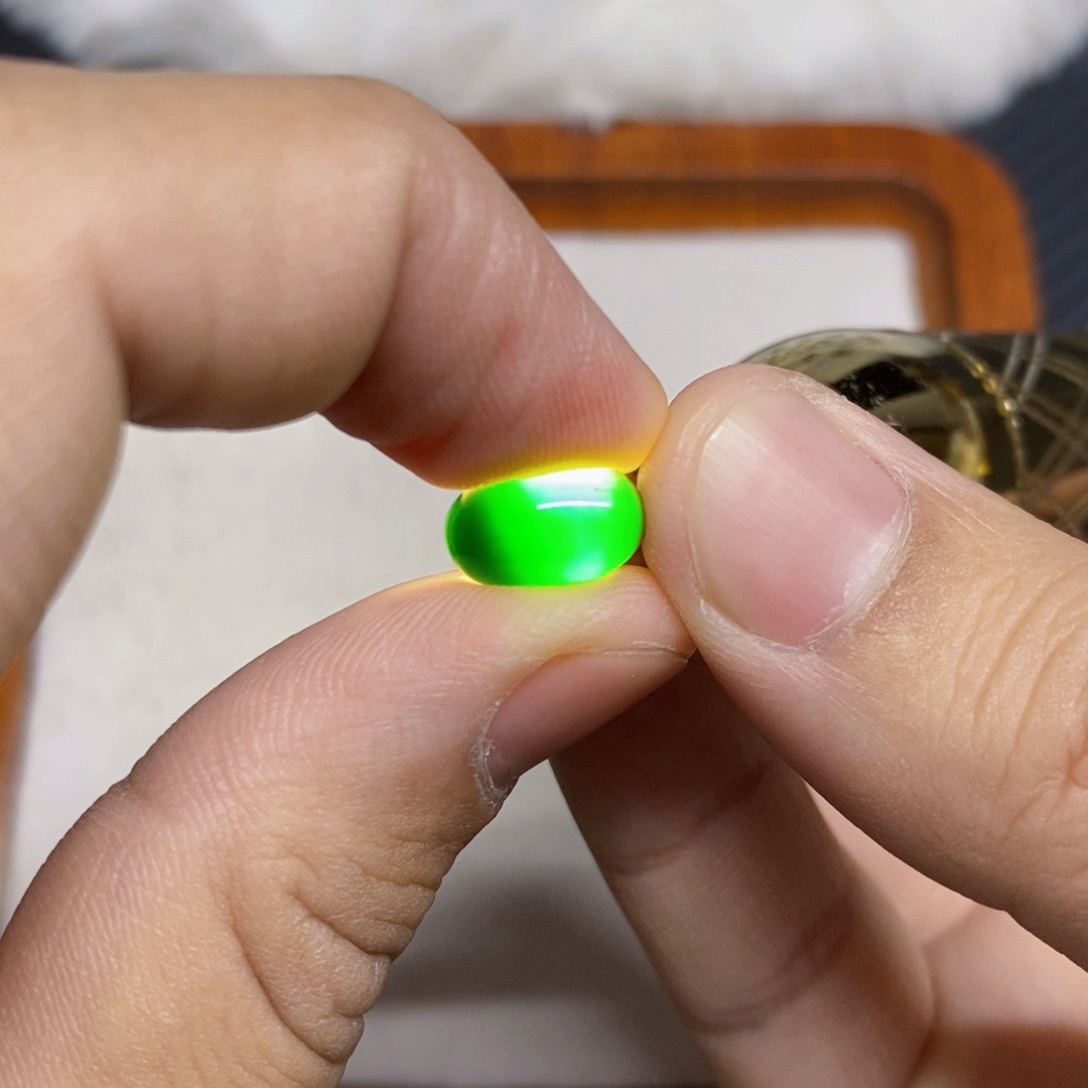 翡翠戒指未镶嵌墨翠蛋面裸石