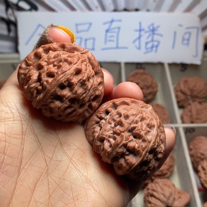 文玩核桃吊坠三角白