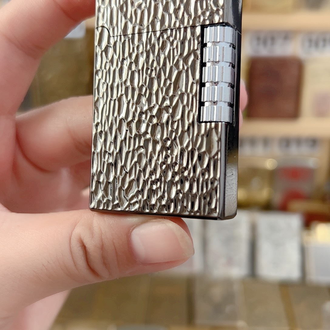 黑色陨石坑侧滑气火机福利款