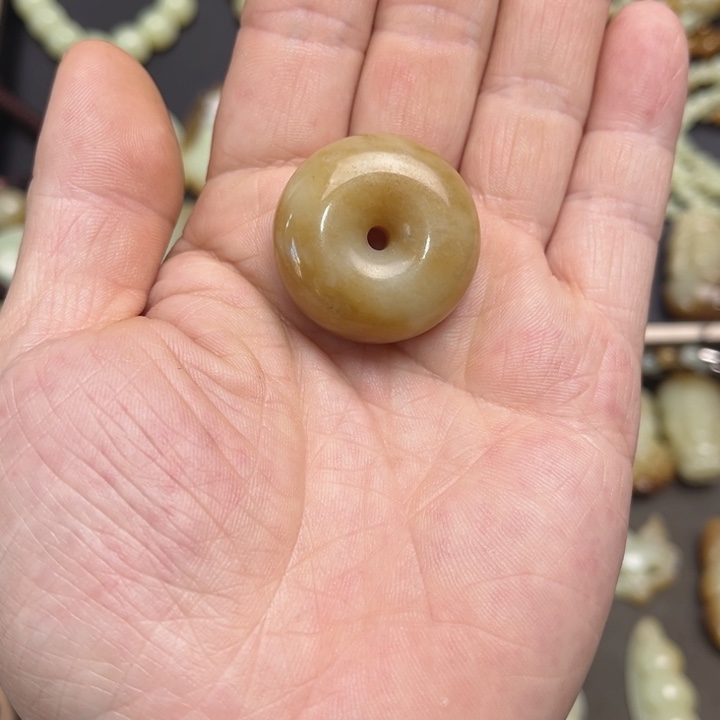 岫岩老玉（透闪石质玉）颈饰未镶嵌