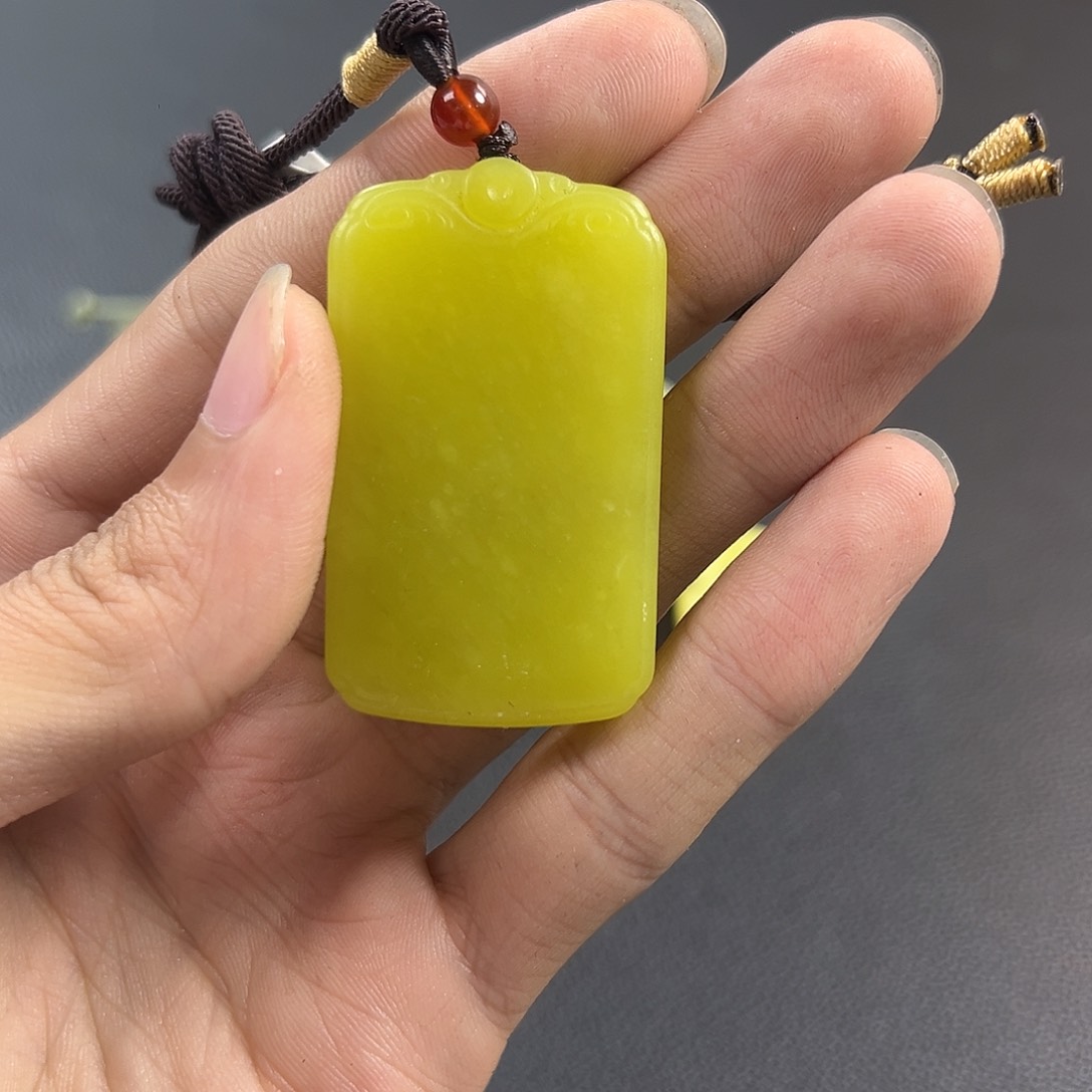 未镶嵌岫玉颈饰无事牌