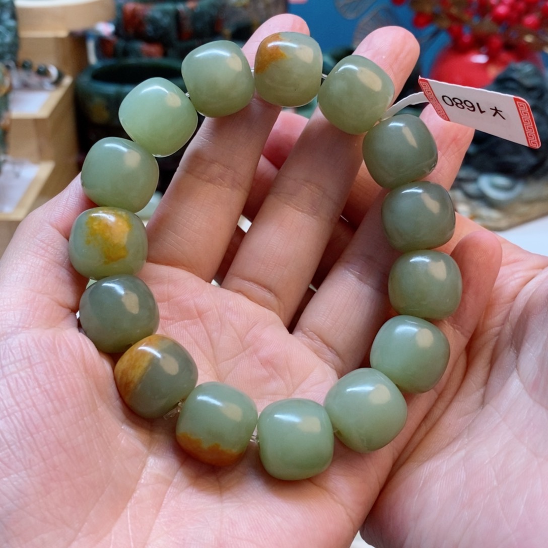 透闪石质玉手串未镶嵌飞****豆