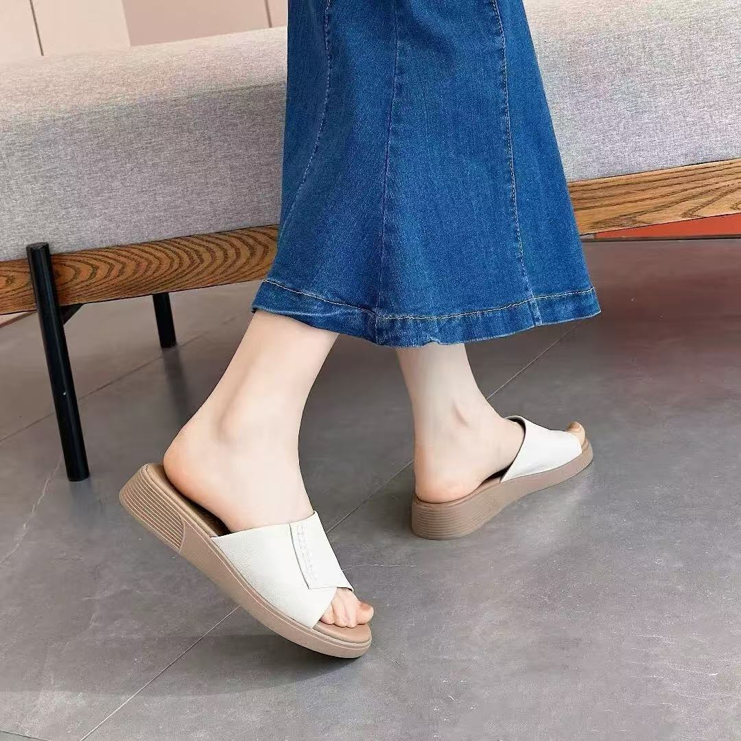 C6393  米色  夏季时尚2025新款凉拖鞋平底舒适妈妈沙滩鞋