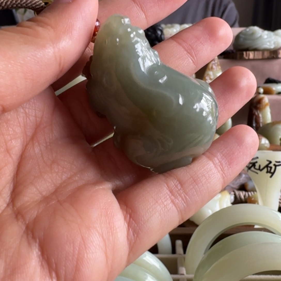 颈饰未镶嵌和田玉（糖玉）