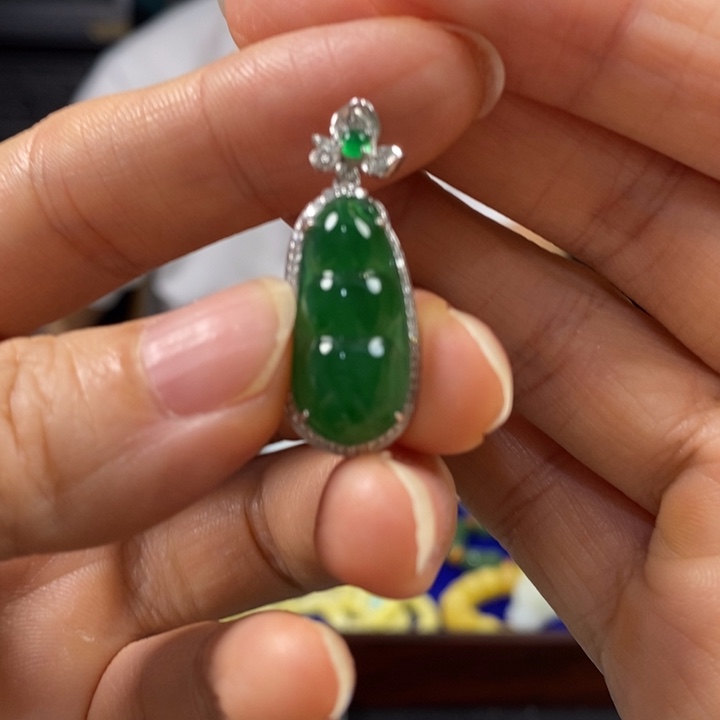 花***伞颈饰铂Pt950镶嵌翡翠翡翠吊坠铂金镶嵌
