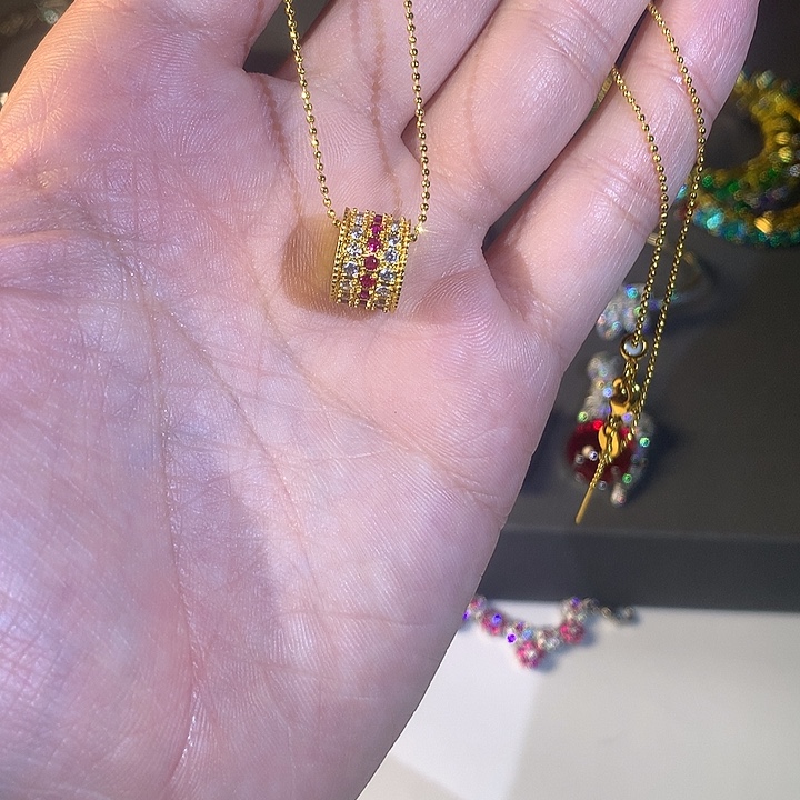 非金属吊坠。              