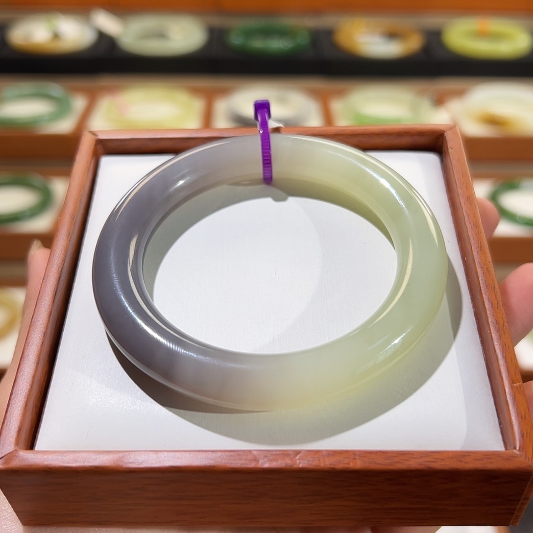 和田玉手镯未镶嵌圆条紫翠半山水