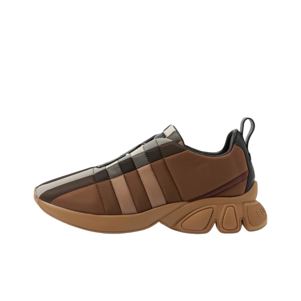 全新未使用 BURBERRY/博柏利 男士休闲鞋/B7900