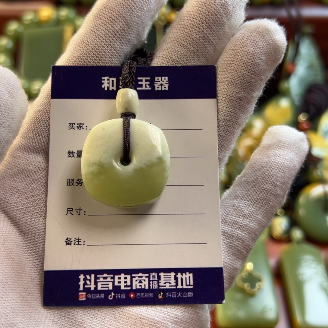 岫岩老玉（透闪石质玉）颈饰未镶嵌