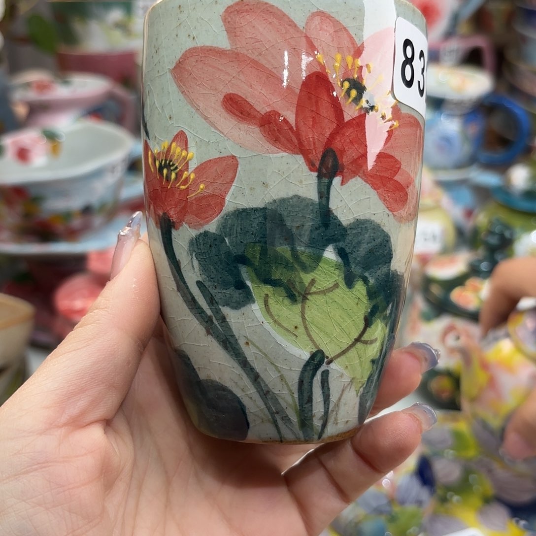 瓷片在这个充满生机又神秘美丽色彩之