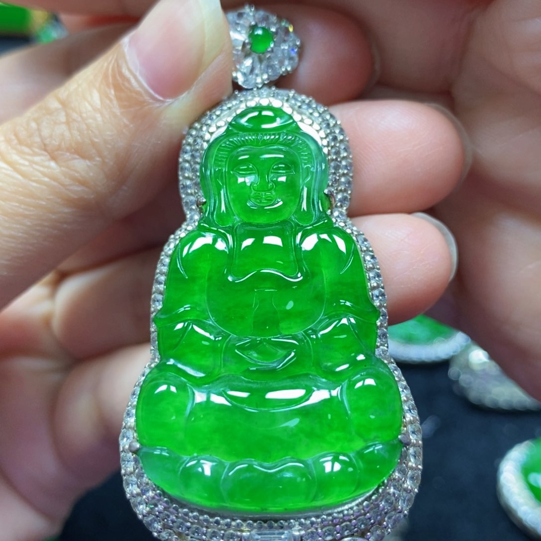 翡翠颈饰银S925镶嵌天然翡翠