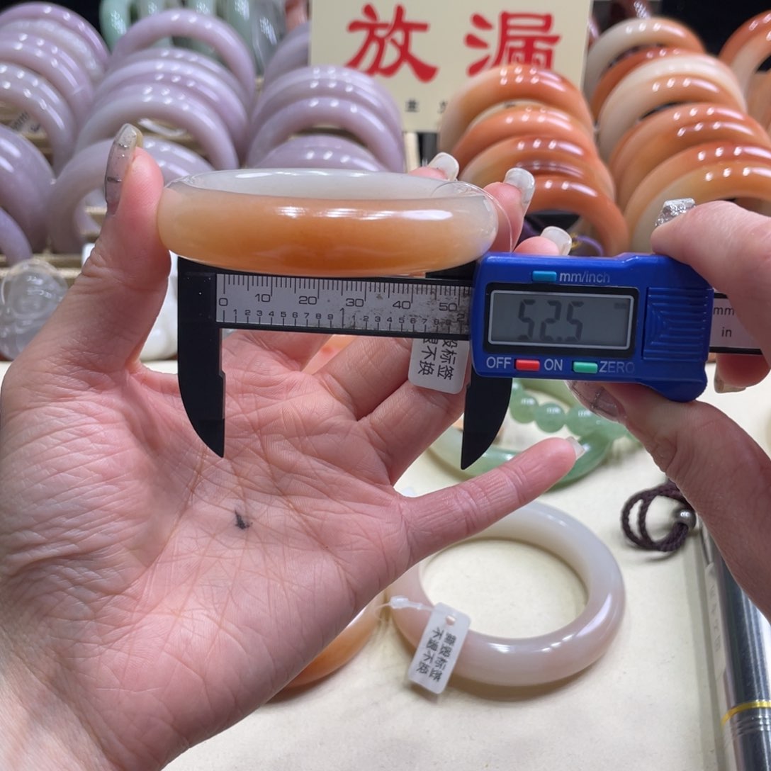 未镶嵌手镯石英质玉