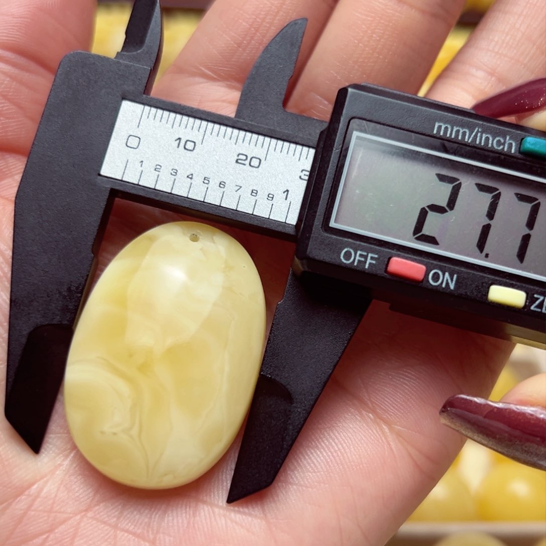 琥珀裸石未镶嵌27mm椭圆吊坠