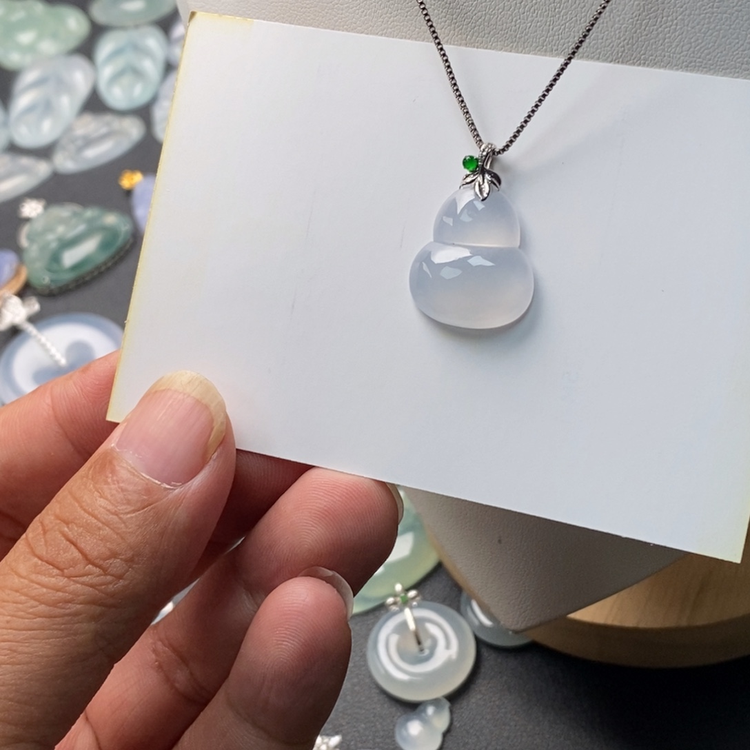 翡翠18K金镶嵌颈饰天然