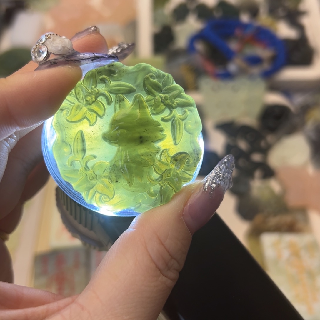 蛇纹石玉颈饰合金