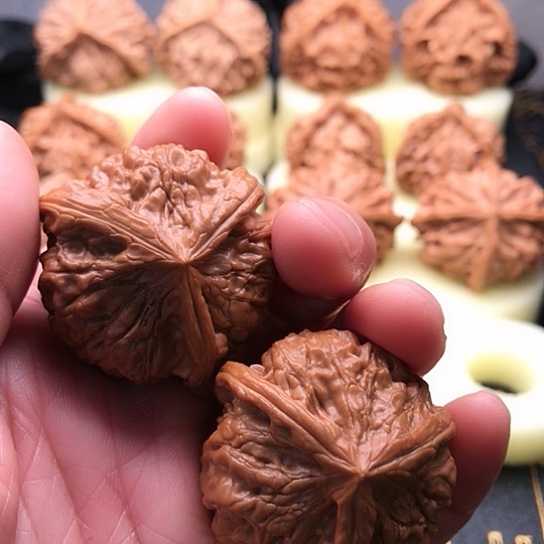 文玩核桃把件陈****?玉玺三棱