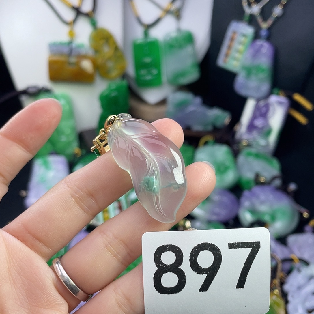 翡翠未镶嵌吊坠(赠链)