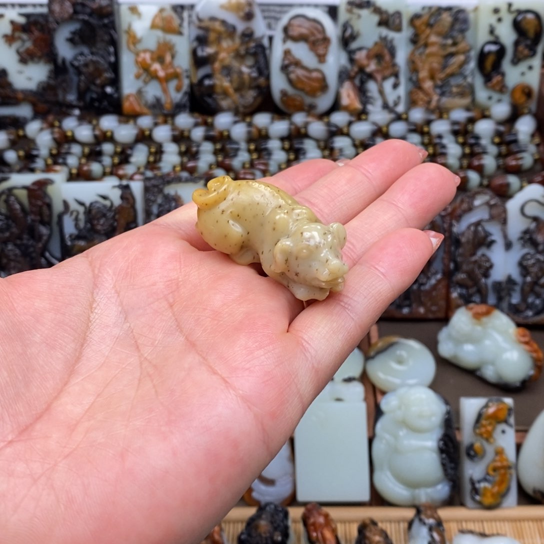 颈饰未镶嵌和田玉