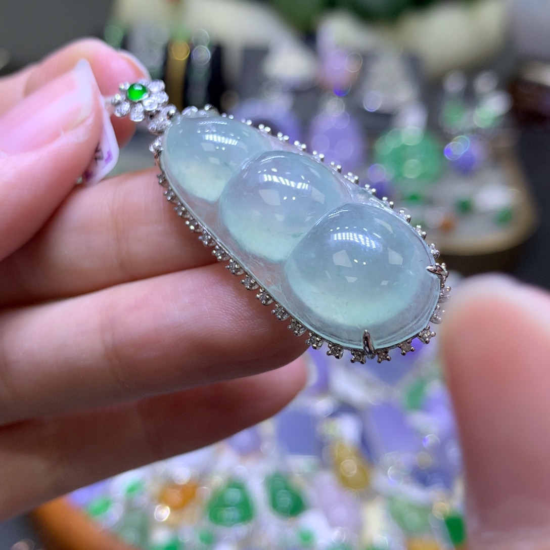 翡翠颈饰18K金镶嵌翡翠吊坠项链