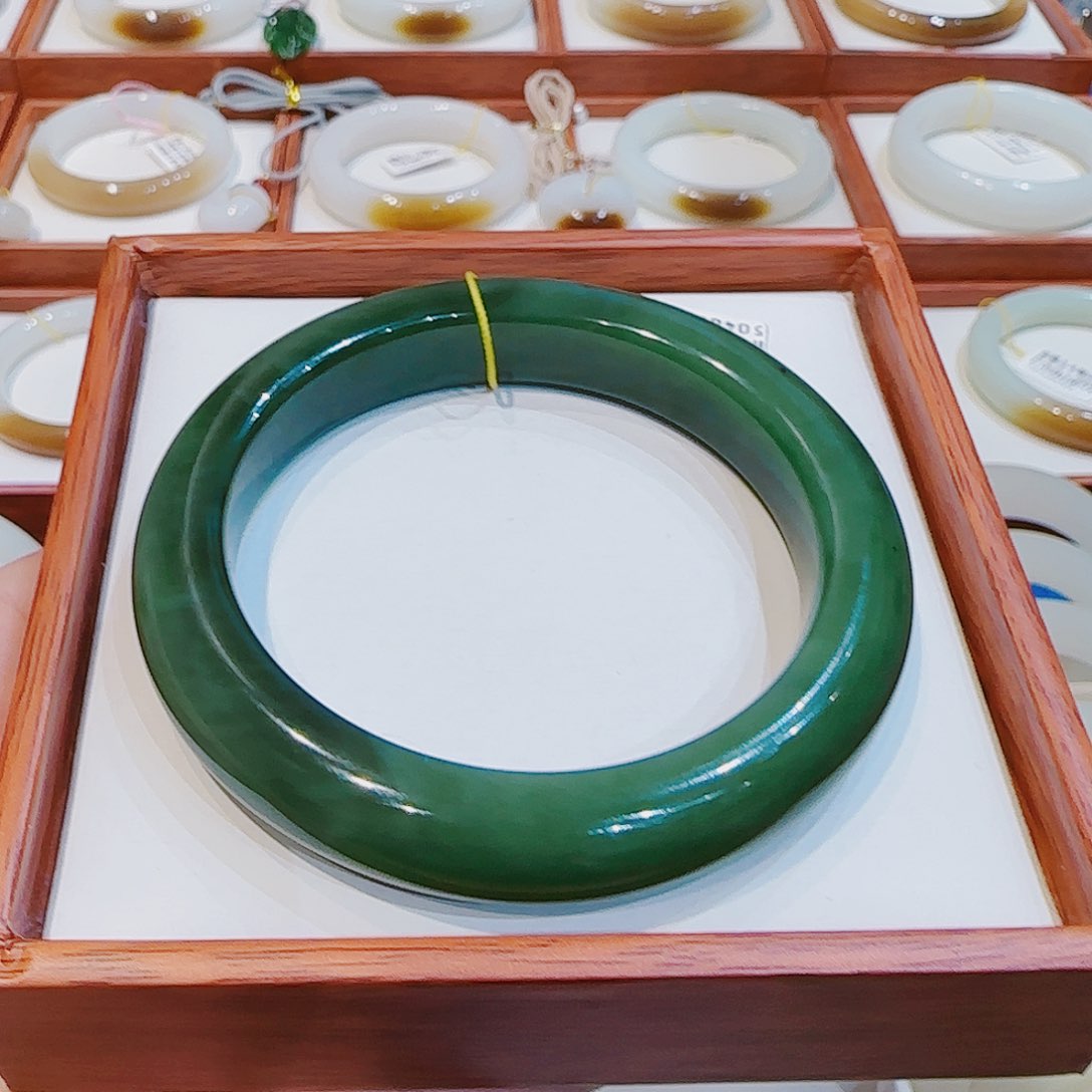 和田玉手镯未镶嵌俄碧58