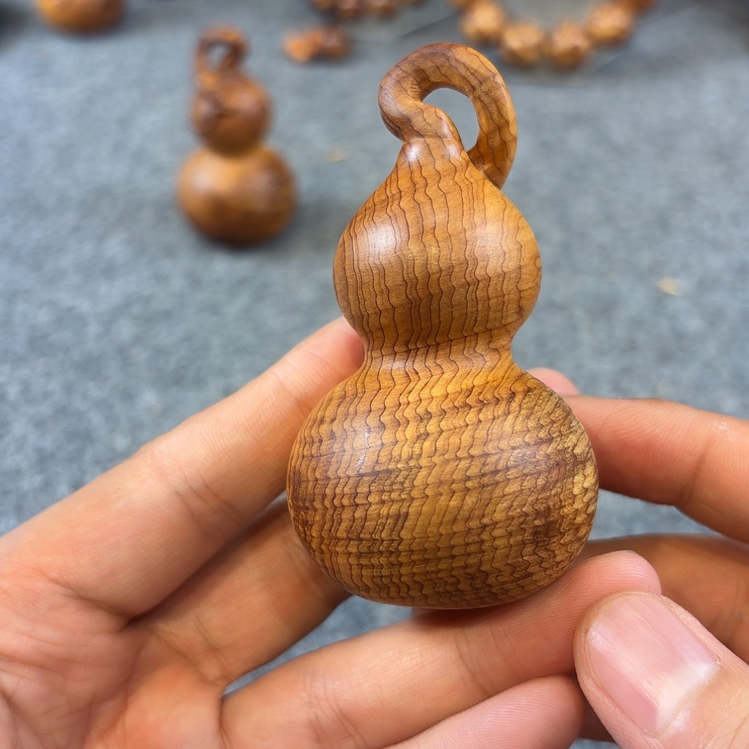 崖柏太行妖孽龙鳞把件