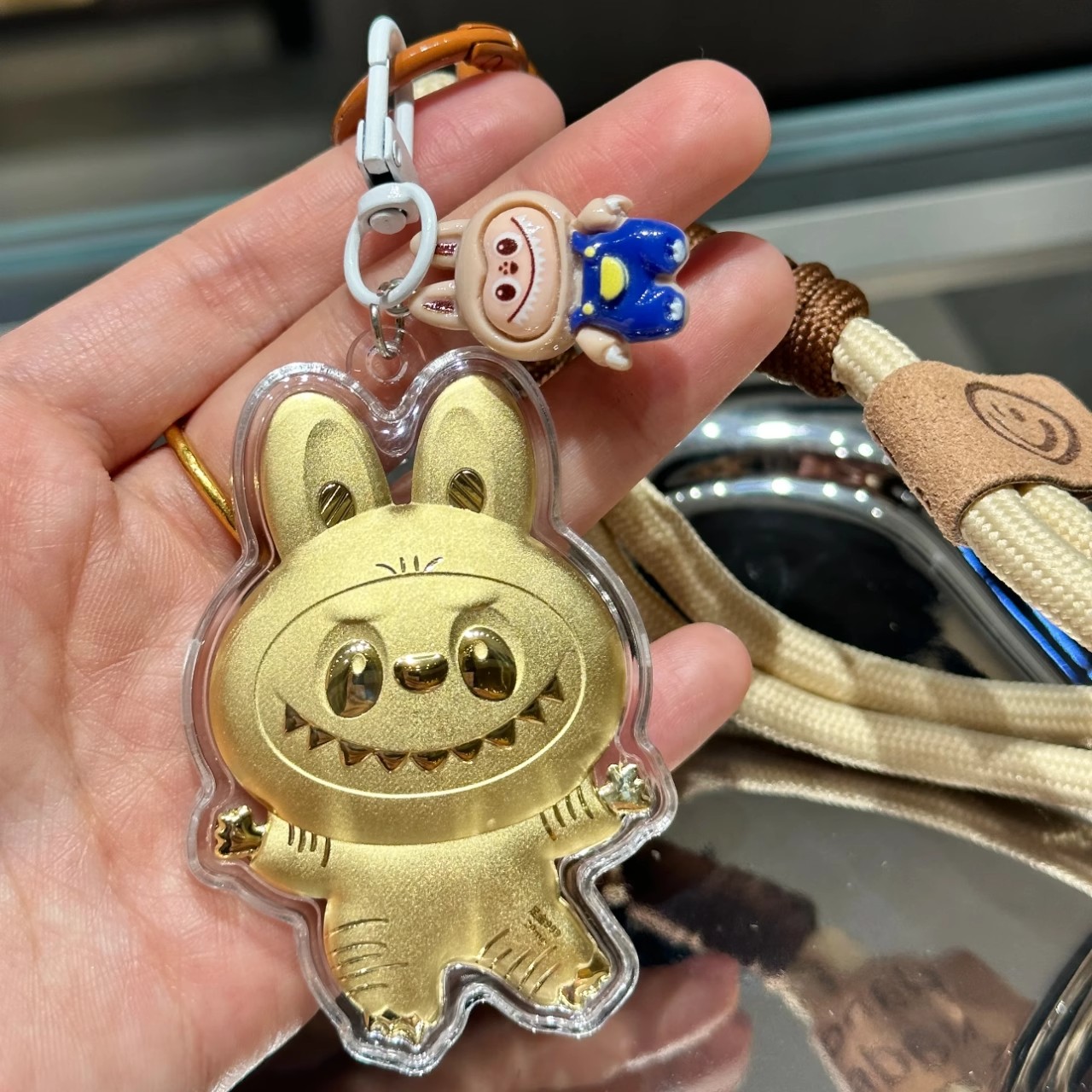 水贝爆款labubu拉布布金色手机包包钥匙扣挂件可爱送闺蜜送女友