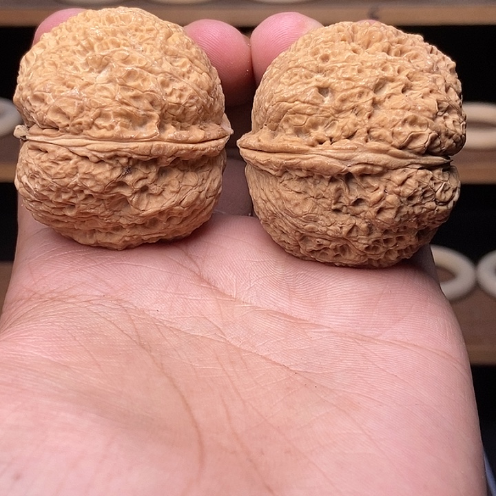 吊坠文玩核桃蚂蚁纹狮子头     